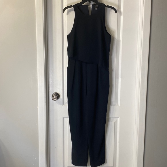 Simply elegant Jumpsuit - Picture 3 of 9